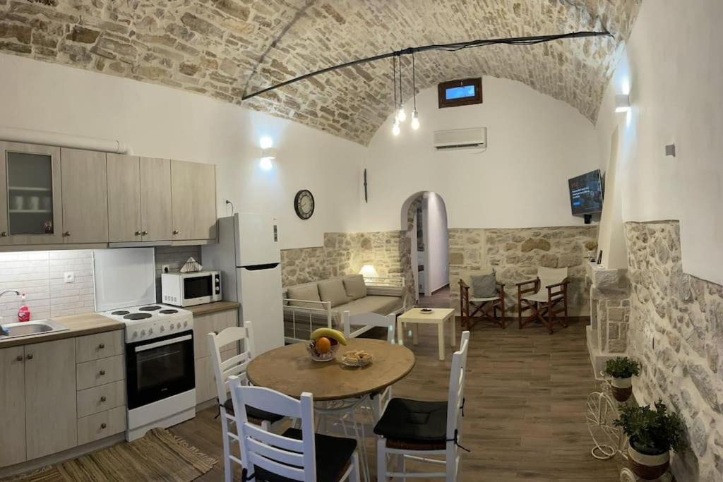 Kalamoti Apartment | Medieval Country House in Mastichochoria