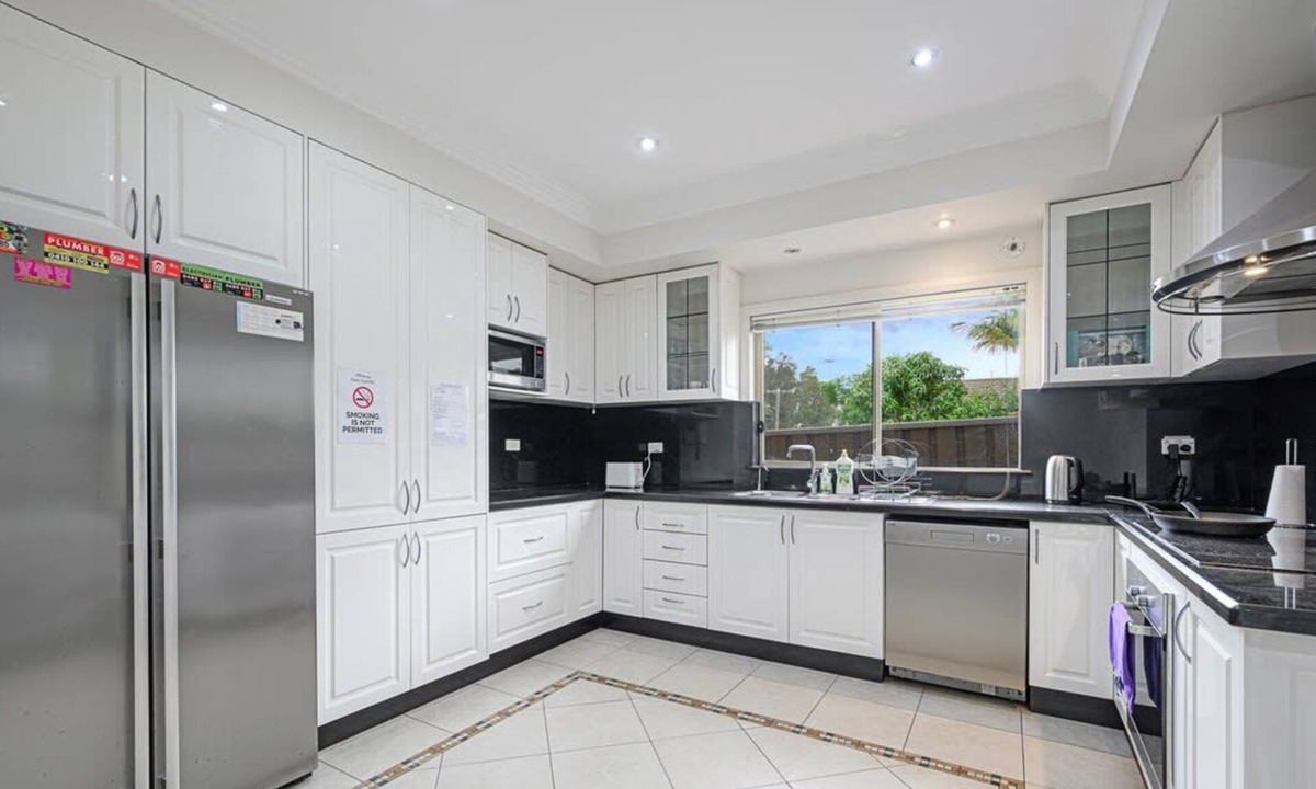 Parramatta House | MetaWise Parramatta Cozy Room with Ensuite WIFI