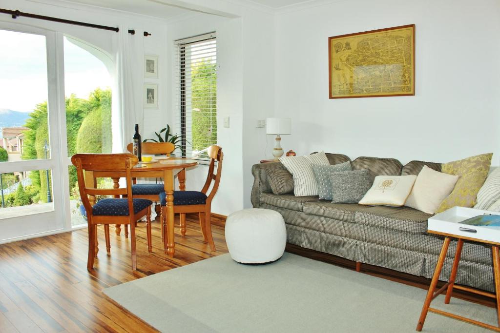 Sandy Bay Apartment | Million Dollar Views