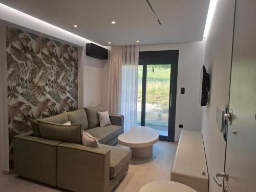 Ioannina Apartment | Minimal Nature Escape