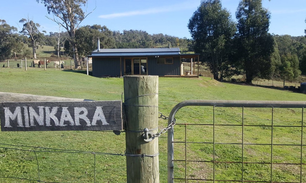 Chum Creek Cabin | Minkara Homestay - bush retreat fully self contained cabin on 10 acres