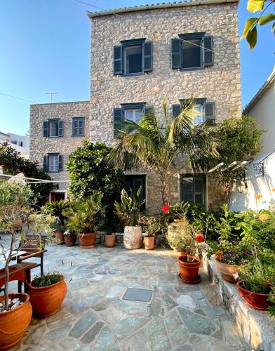 idhra House | Mistral Hotel