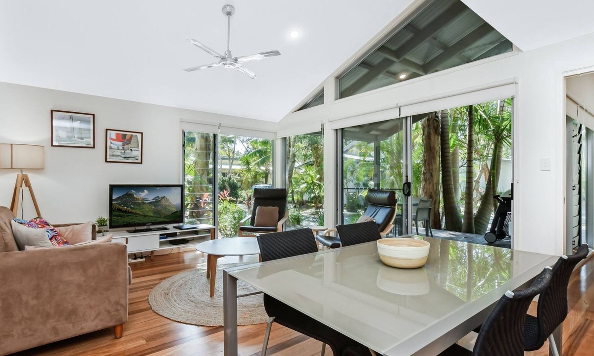 Boomerang Beach Apartment | Mobys Beach House # 11