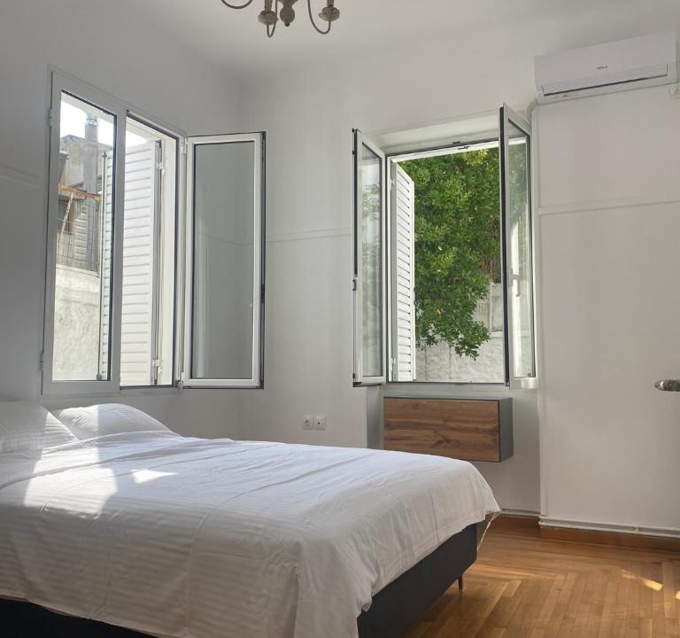 Dafni Apartment | Modern 3BR Maisonette with garden 10 min from Acropolis