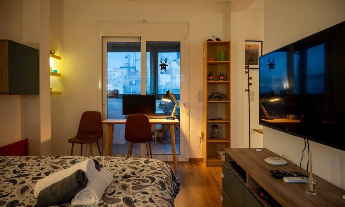 Kypseli Condo | Modern Bright Cozy Top-floor Apartment & Terrace.