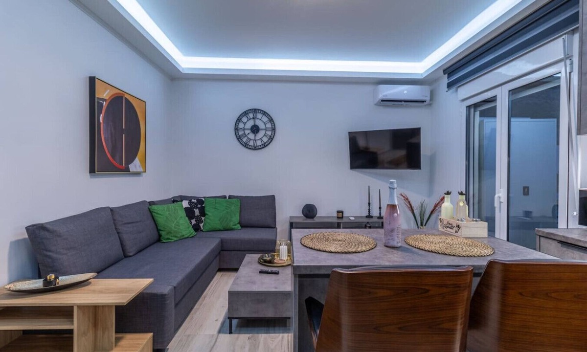 Loutraki-Agioi Theodoroi Apartment | Modern Loutraki Apartment | 3min Walk to Sea