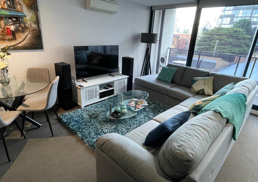 South Yarra Apartment | Modern Luxurious with private parking on premises and fast internet