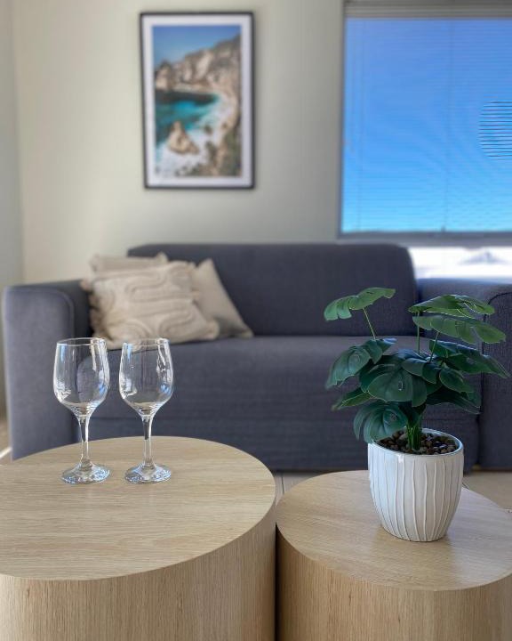 Clarkson Apartment | Modern Luxury 1 Bedroom Apartment - Walk to the shops! Free Wifi
