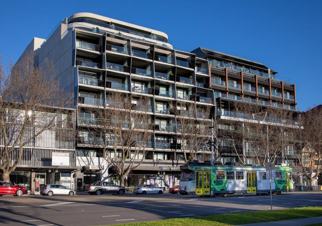 St Kilda Apartment | Modern Quiet 1 & 2 Bed Apt Opposite Albert Park