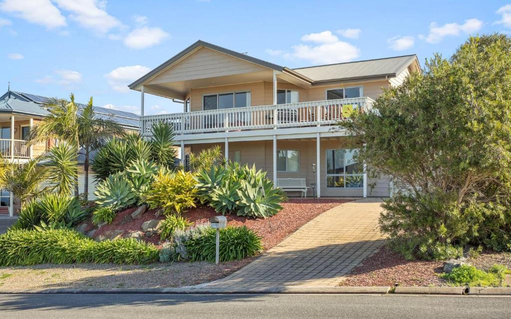 Encounter Bay House | Moet Escape in Style