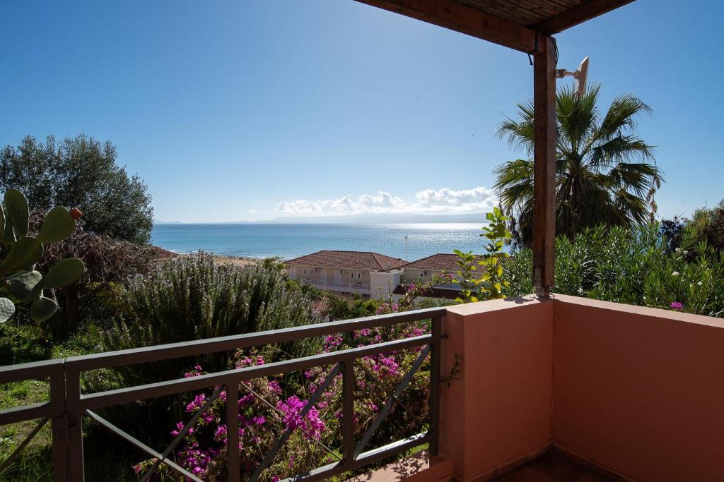 Eleios-Pronnoi Hotel | Mounda Beach Retreat