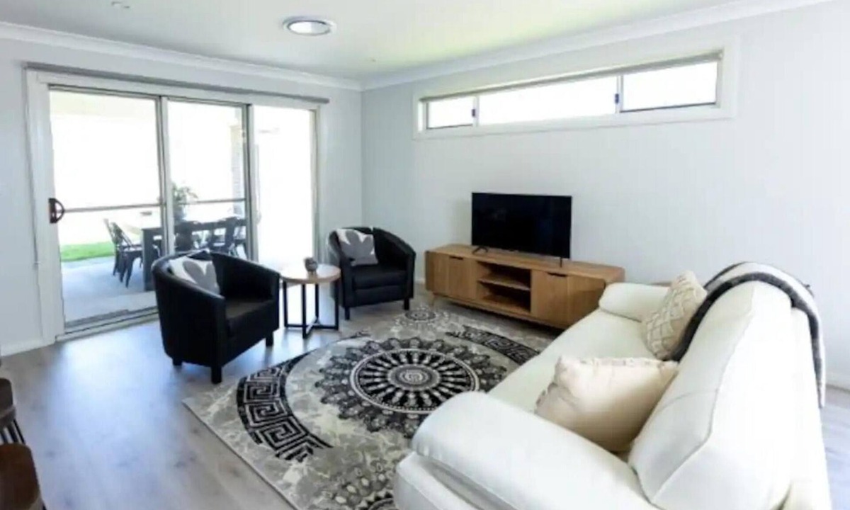 Millfield House | Mount View Escape Brand New House, mtn views