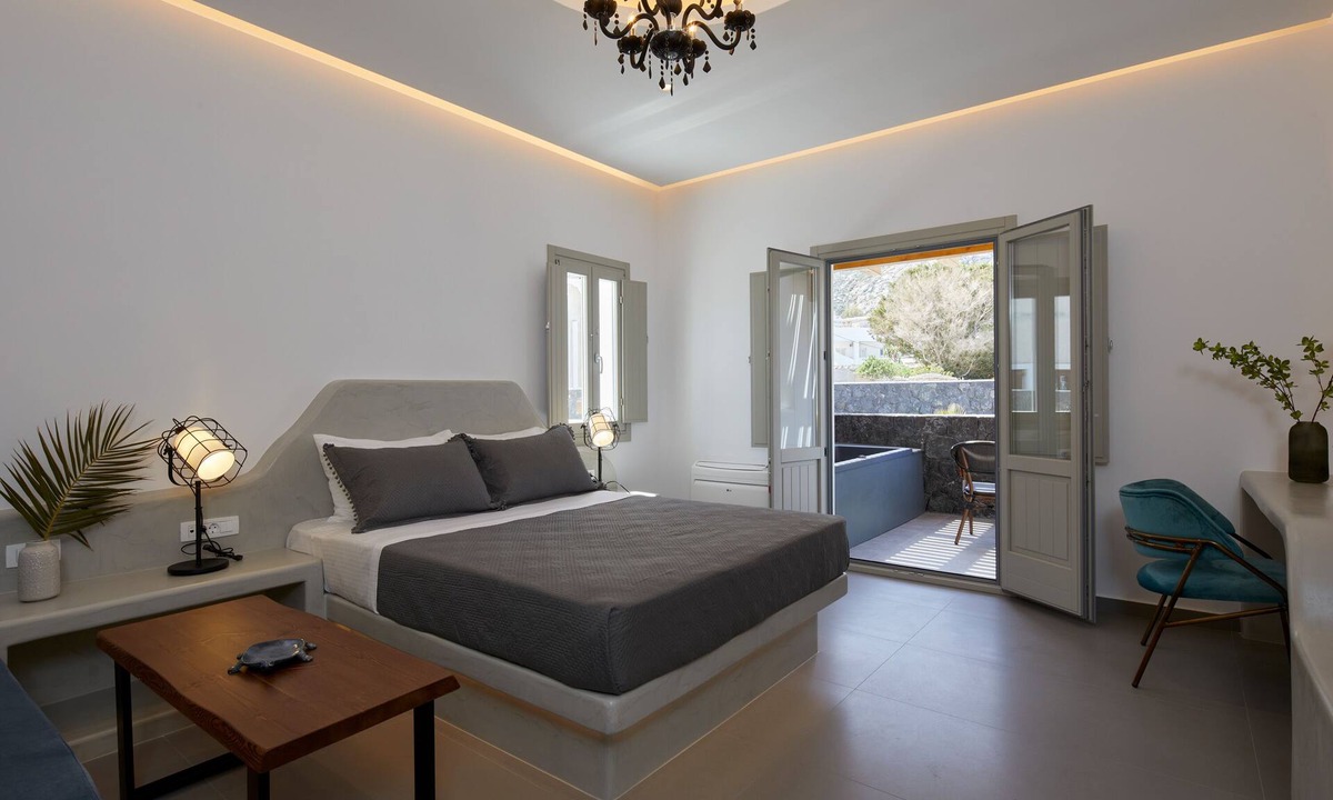 Kamari Hotel | Mountain and Sea Suites