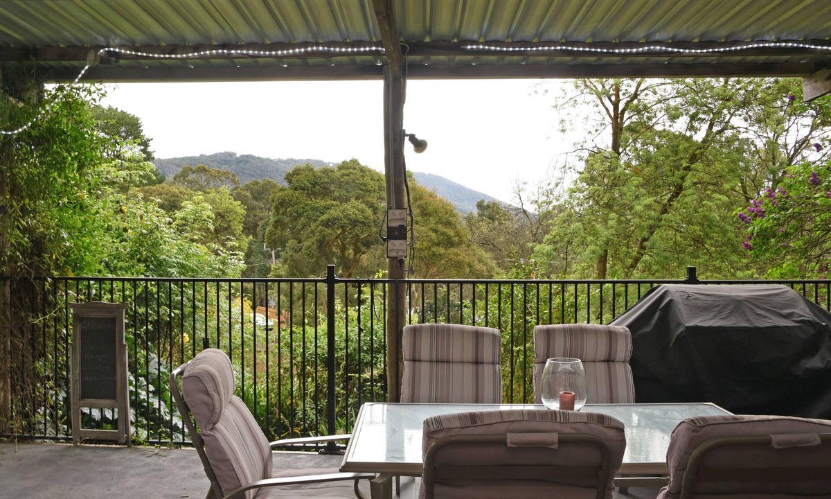 Mount Evelyn Apartment | Mountain View Retreat, self contained, private and pet friendly