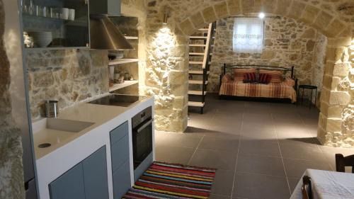 Latziana House | Mouri Village