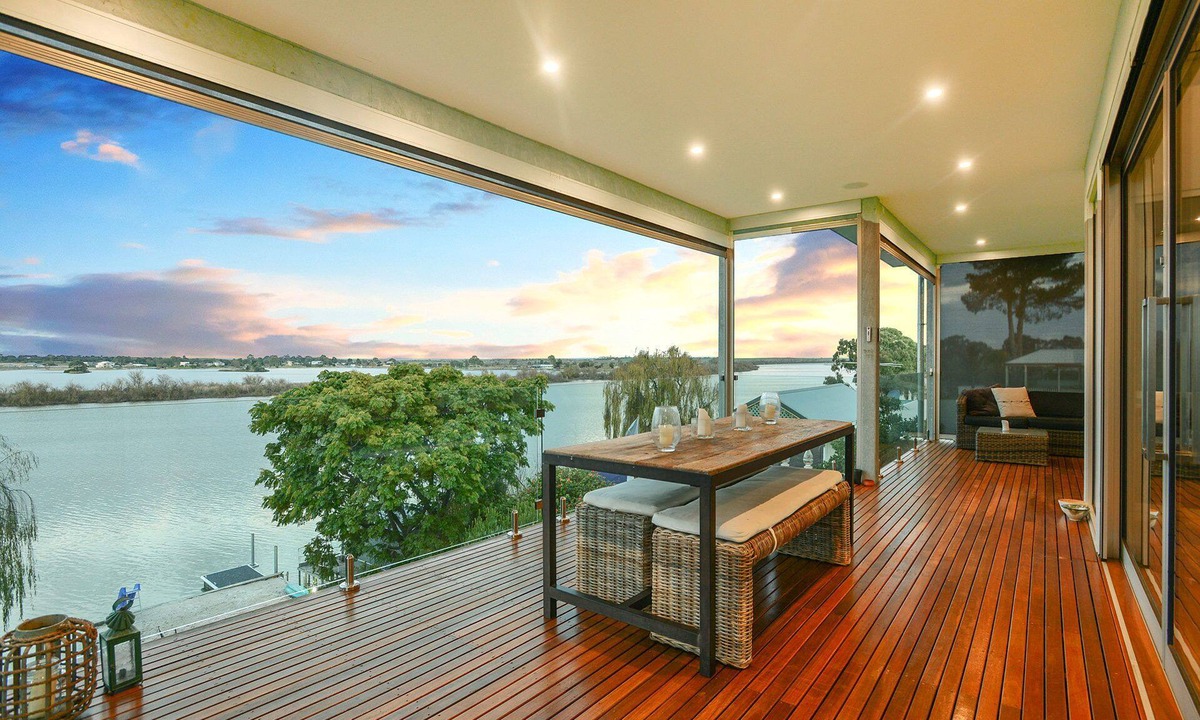 Wellington House | Muse on the Murray + Pet-Friendly