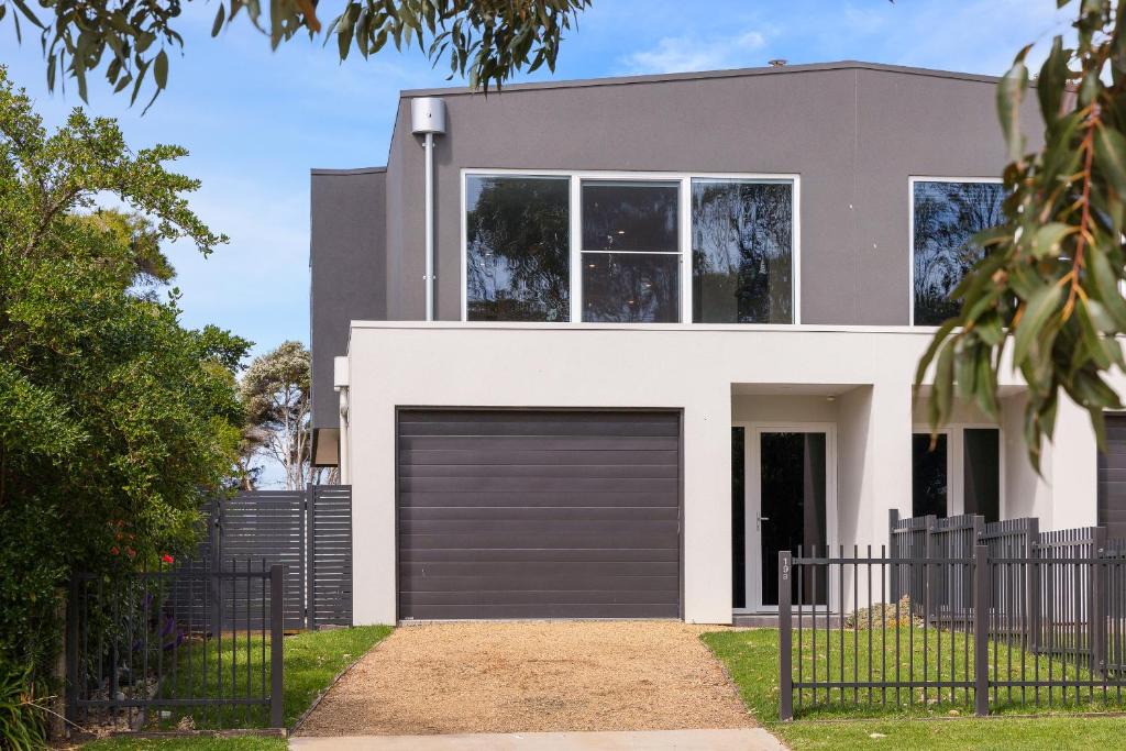 Ventnor House | My Island Home by Ready Set Stay