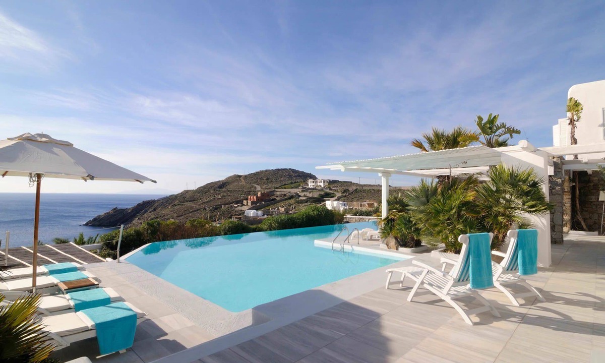 Agios Ioannis Villa | My Rental Homes - Villa Rocky only 80 meters from the sea front with amazing views