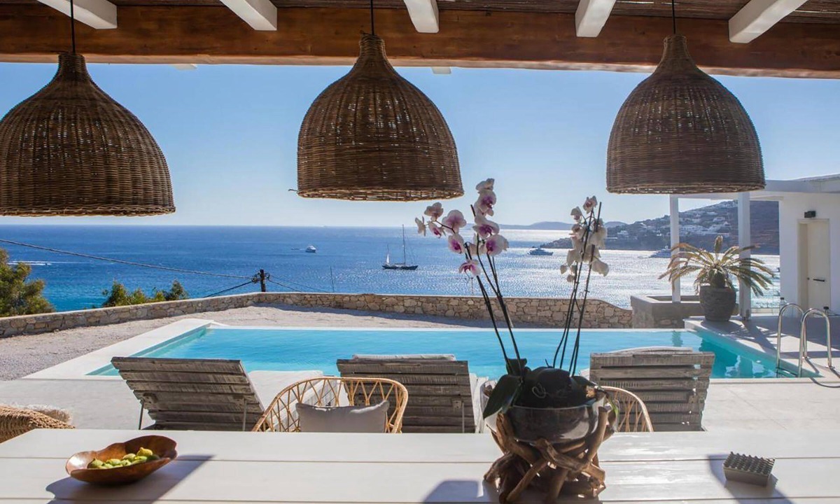 Platis Gialos Villa | My Rental Homes - Villa Waves with pool and Jacuzzi. Close to Platis Gialos beach