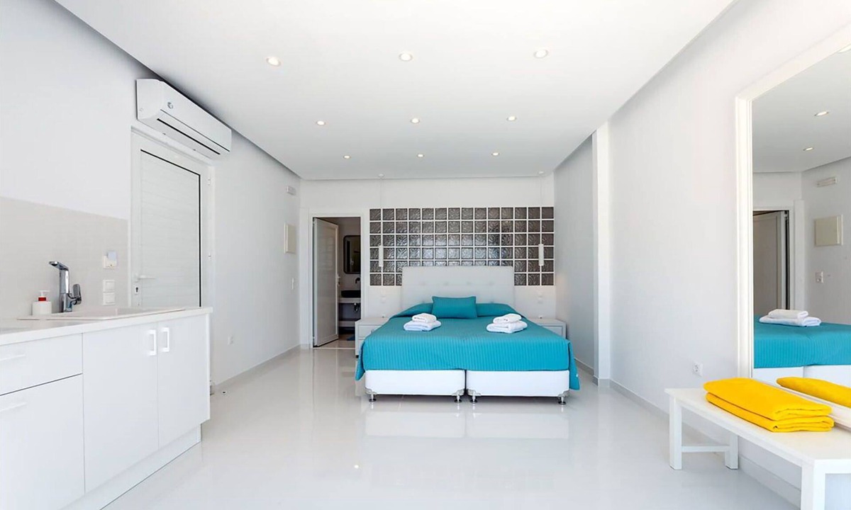 Agios Stefanos House | My Rental Homes - The Rose Suite with Jacuzzi air conditioning private hot tub