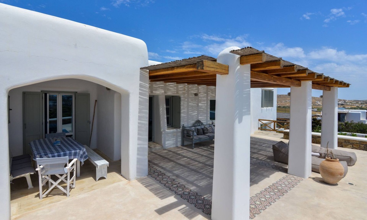 Ano Mera Villa | Mykonos 4 bedroom Cycladic home with free parking