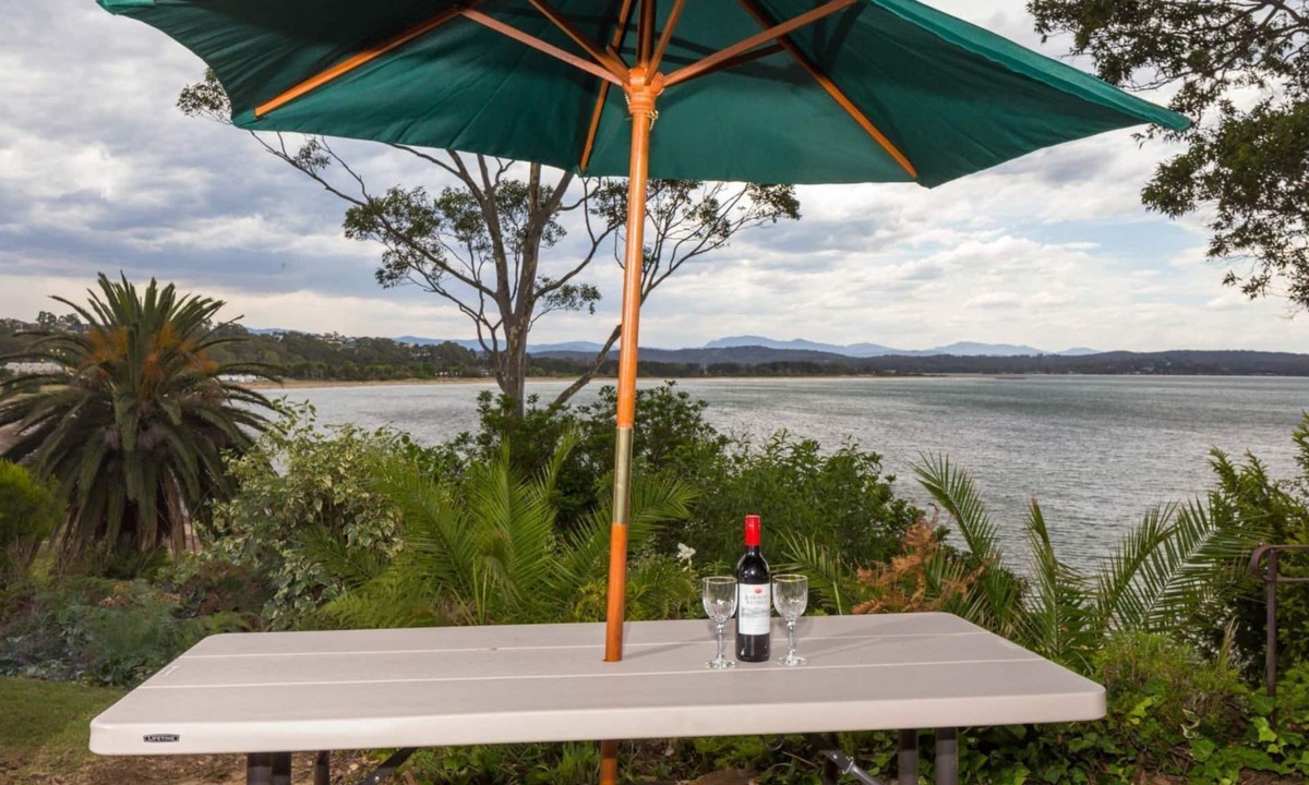 Batehaven House | 'Nandina' Coastal Clifftop Lookout