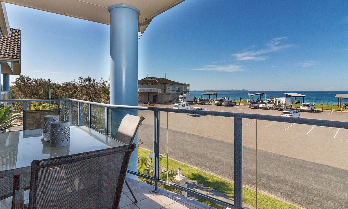Hawks Nest Apartment | Nautilus 6 Beach Front Bliss
