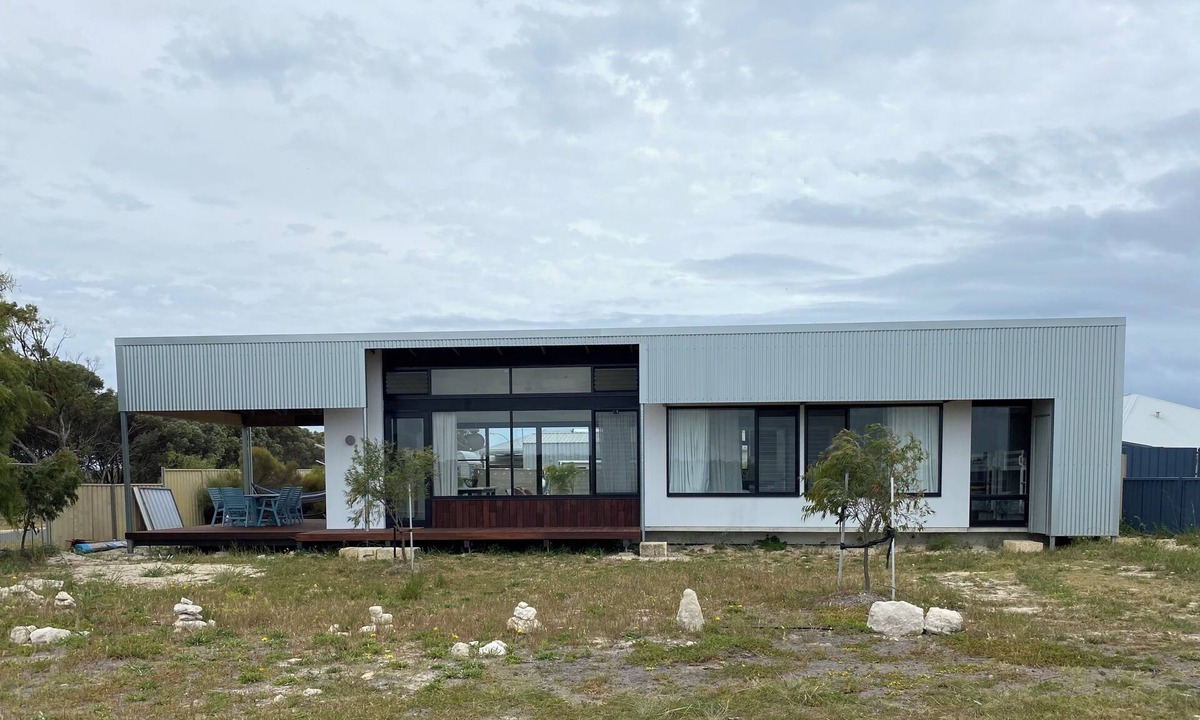 Lancelin House | New 3-bedroom house with 270 degree bush/dune views, WiFi and AC in Lancelin