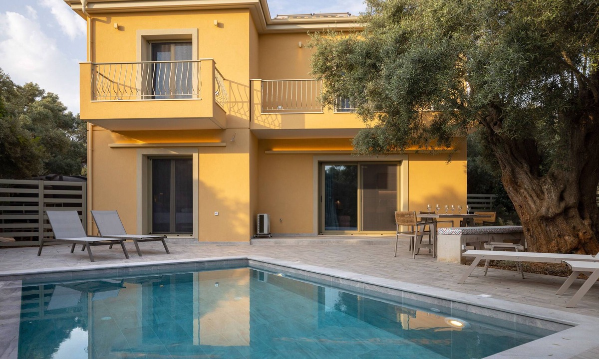 Tsoukaladhes Villa | New 3-bedroom modern villa with private pool, surrounded by olive trees.
