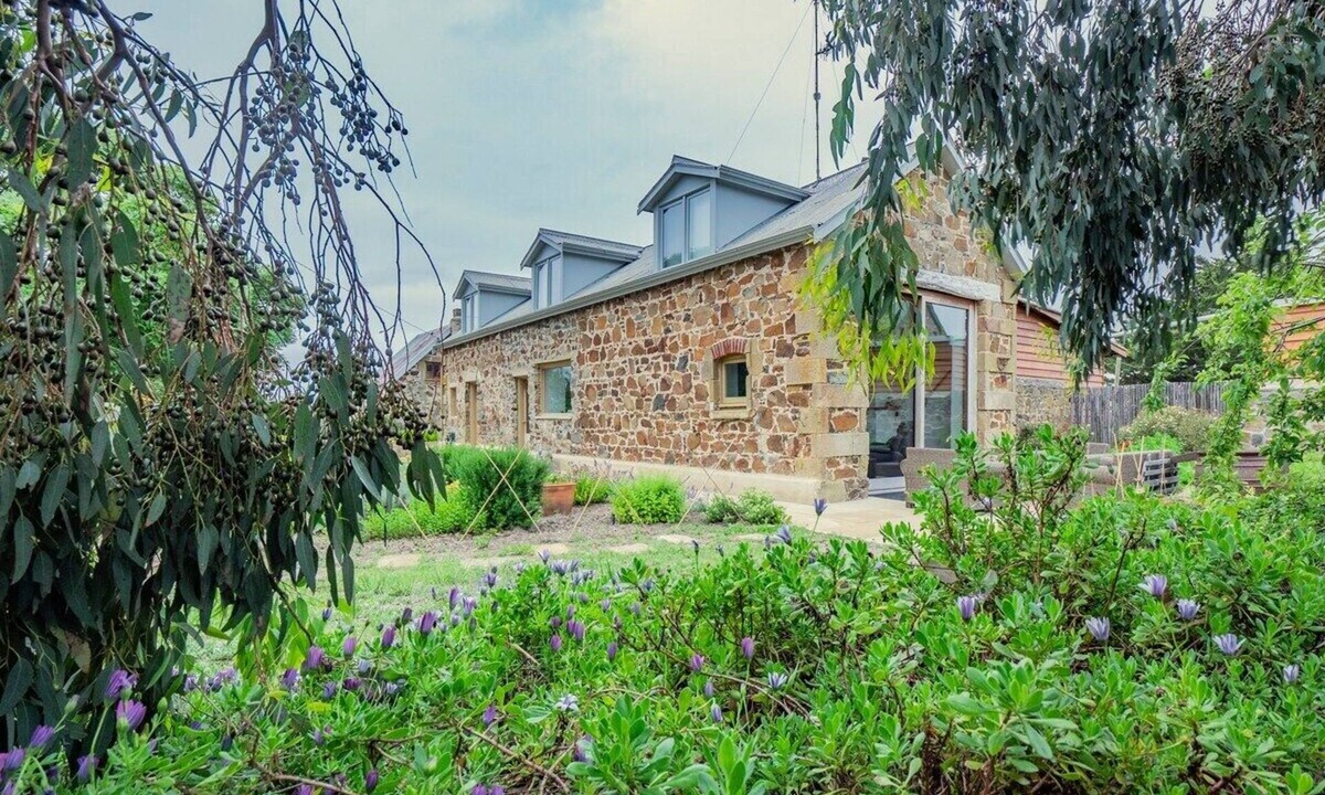 Little Swanport House | *Newly relisted* Coach House at Lisdillon Vineyard