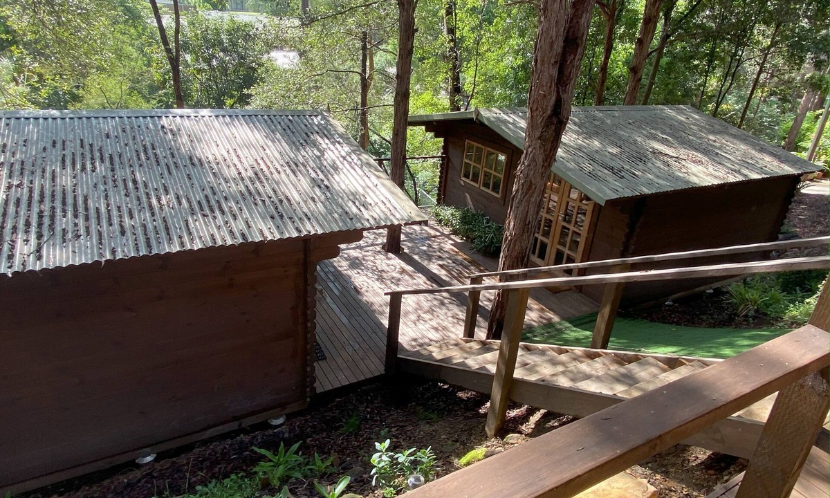 Glenbrook Cabin | nFamily twin cabin in quiet bush setting, 5 mins walk to shops, train and park