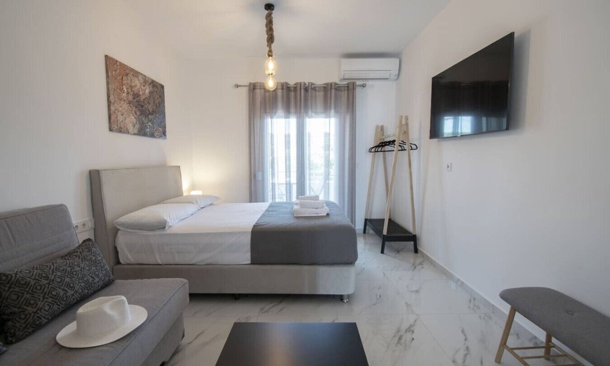 Nikita Bed & Breakfast | Nikiti Central Suites by Travel Pro Services
