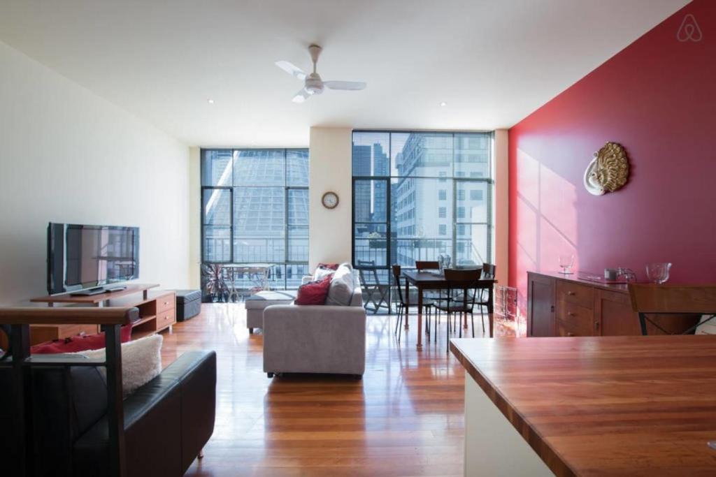 Melbourne Central Business District Apartment | Noah · Central City Location with Views & Parking