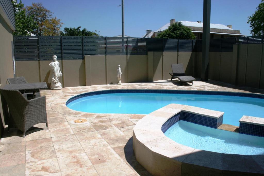 Muswellbrook Hotel | Noah's Mid City Motor Inn Muswellbrook