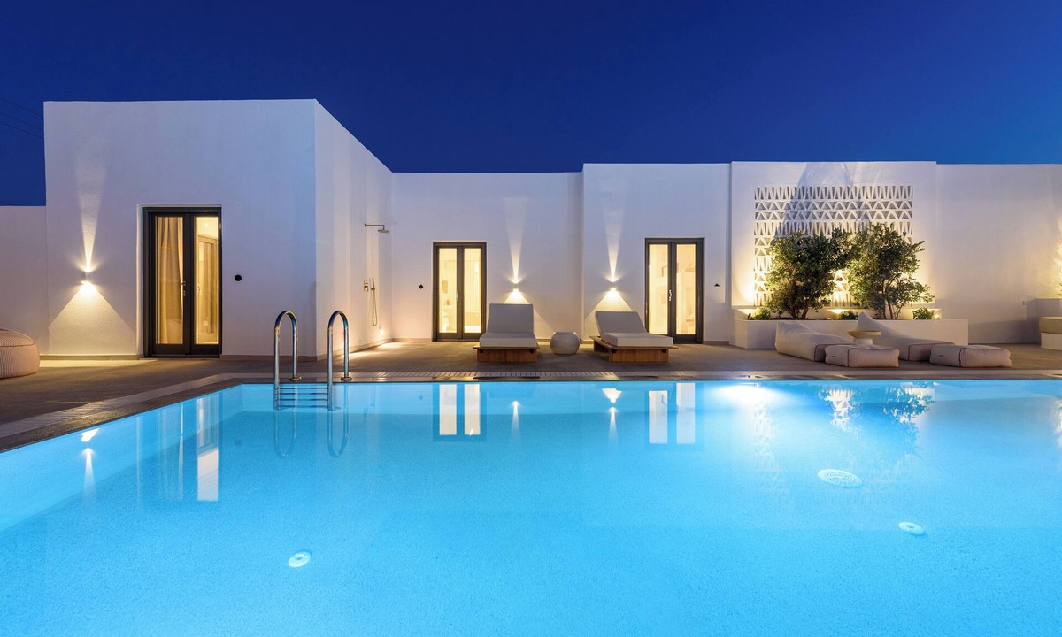 Santa Maria Villa | Noble Pearl Villa 3 Charming 4-bedroom Villa with Swimming pool & Jacuzzi