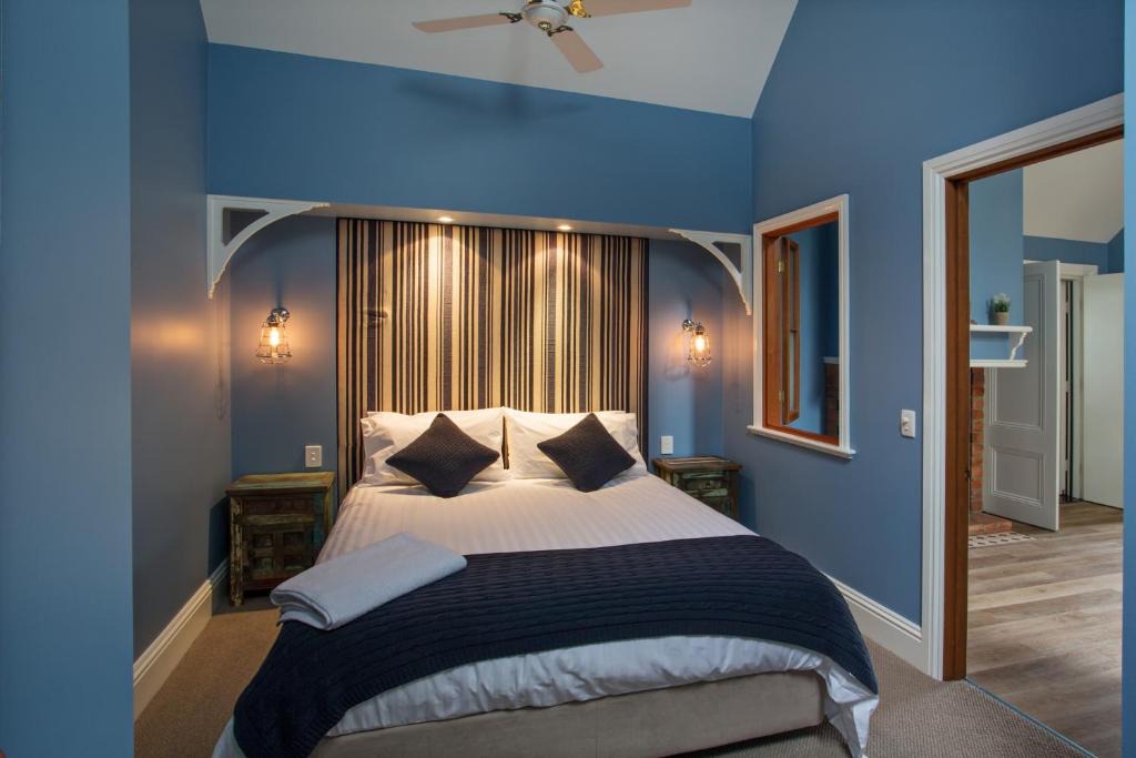 Rhyll Bed & Breakfast | Oak Tree Lodge