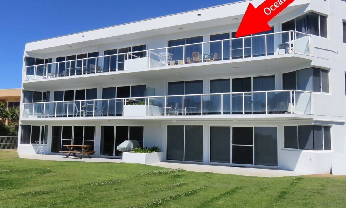 South West Rocks Apartment | OCEAN SHORES 16 - 50 METRES TO BEACH & POOL IN COMPLEX