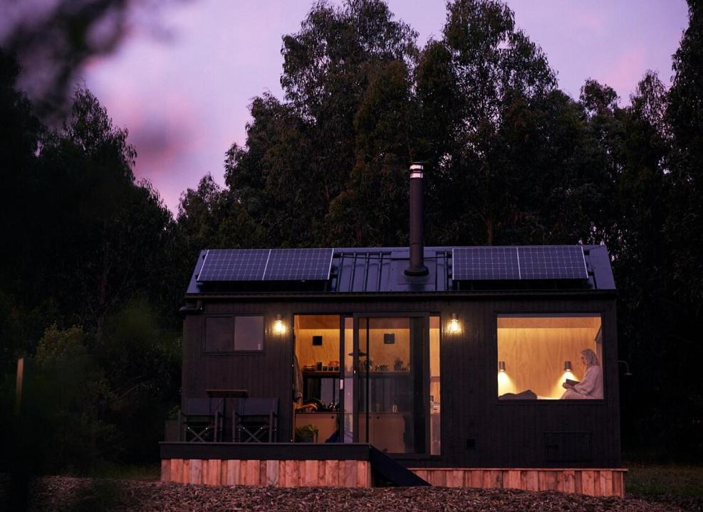 Johanna House | Ocean View Off-Grid Cabin Secluded in Nature - Govind