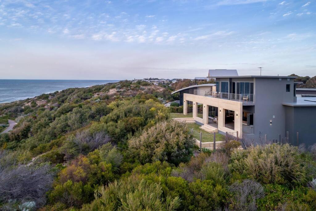 Dawesville House | Oceanic I Private Properties