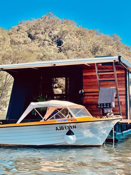 Berowra Waters Boat Rental | Oh Buoy Private Island escape