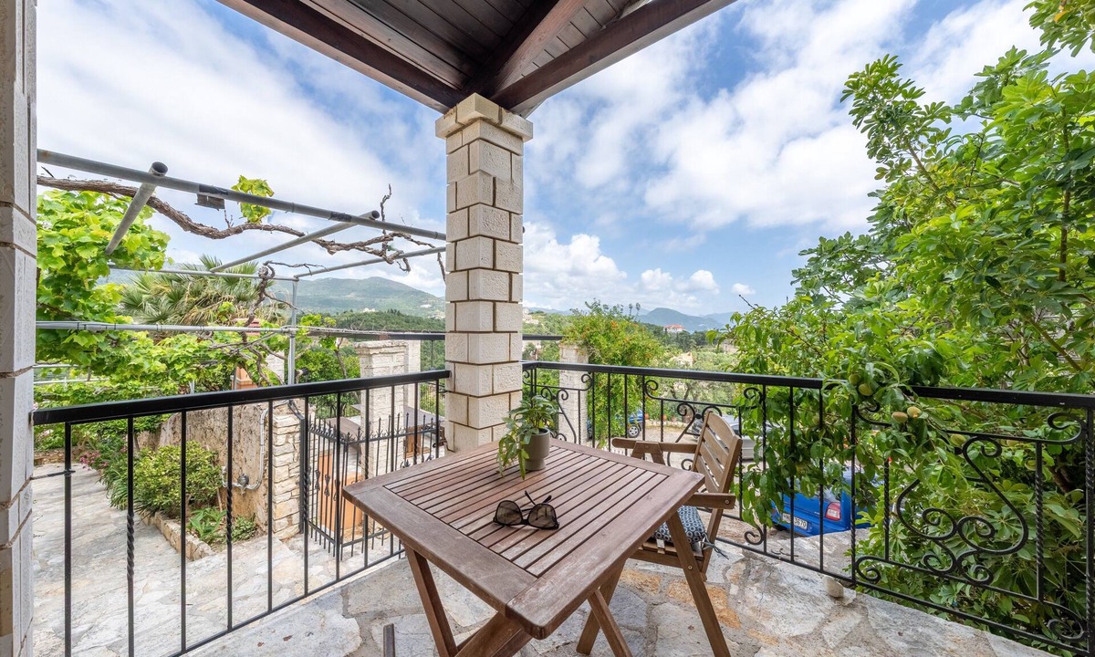 Sivota Apartment | Old Manor Cottage House 5 Apartment with Wi-Fi and Air Conditioning