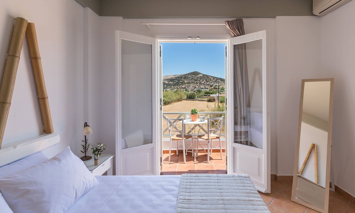 Galissas Bed & Breakfast | OLIVAS ROOMS