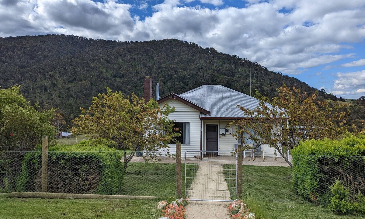 Omeo House | Omeo acreage getaway in the Victorian High Country