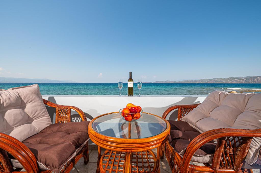 Korinthos Apartment | On The Waves Suites