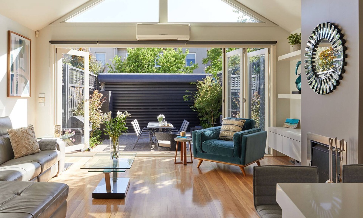 Port Melbourne House | Oxley (Walk to Beach)