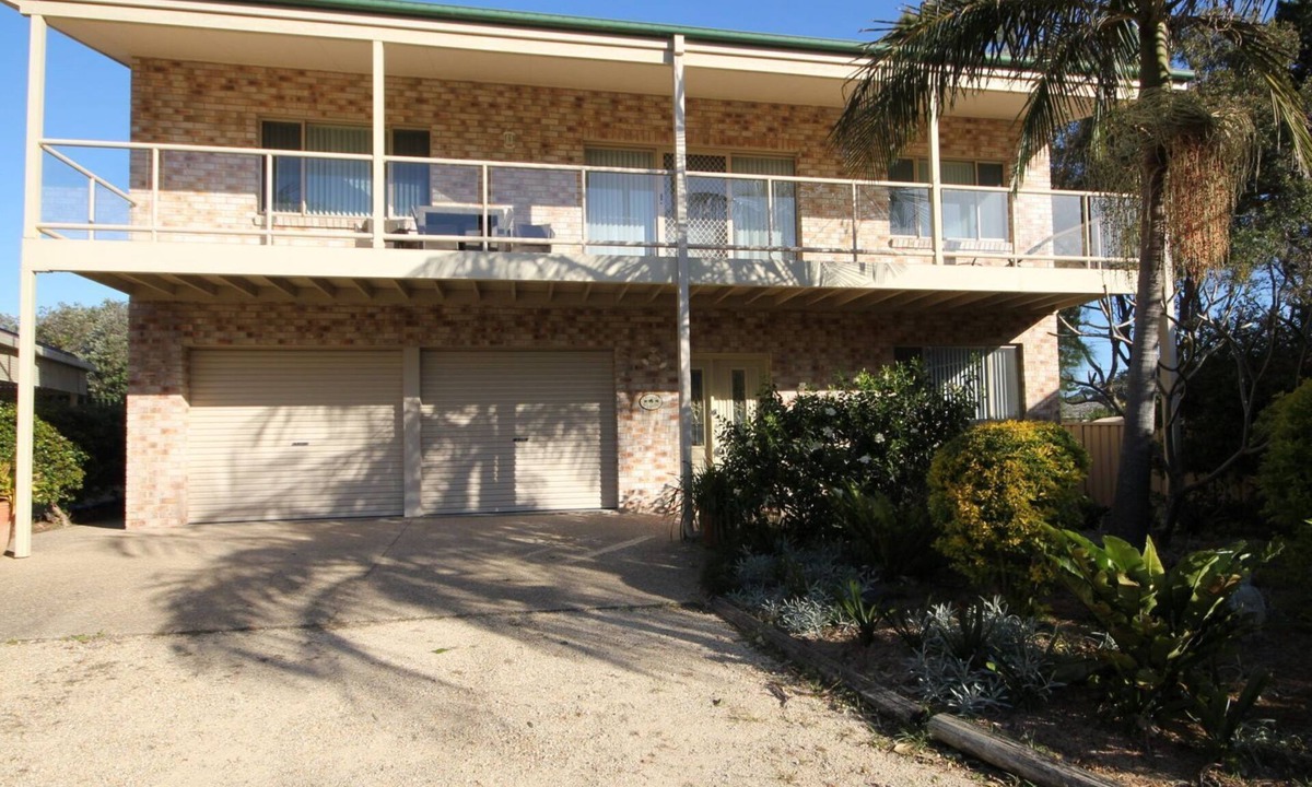 Dunbogan House | Pacific Breeze - ocean views from BBQ deck