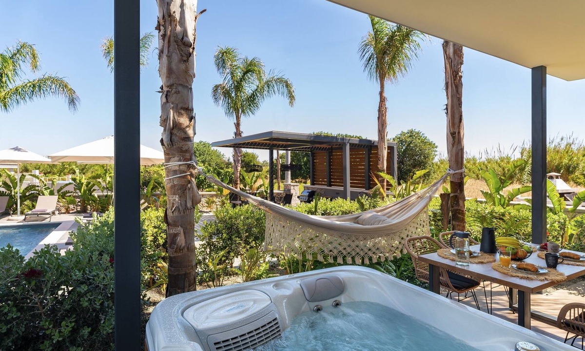 Petaloudes Apartment | Palmeral Luxury Suites - Plumeria Ground Floor