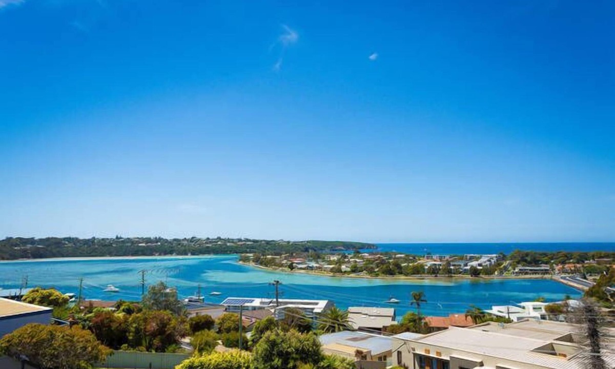 Merimbula Apartment | Panoramic Townhouses By Lisa (Deluxe Front Apartment- Pet Friendly) 1+night