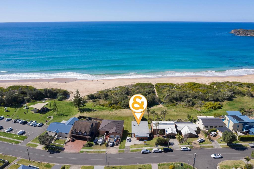 Kiama Downs Apartment | Paradise on Jones Beach Kiama - Beachfront unit with direct beach access & views