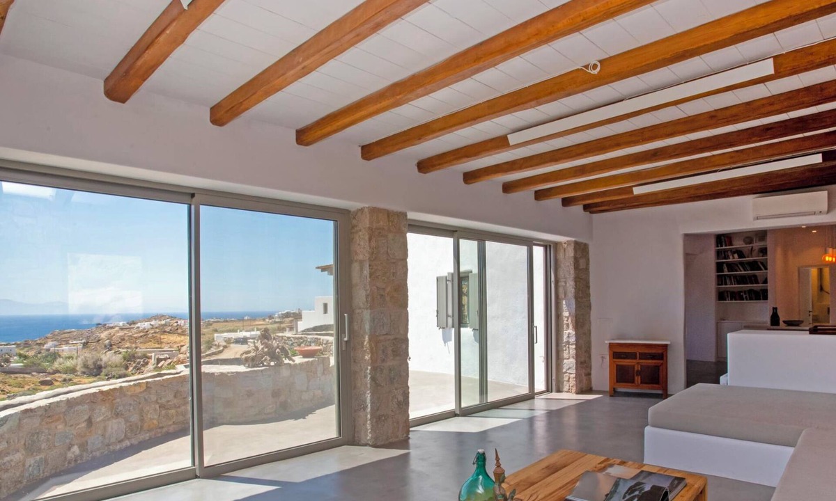Paraga Villa | Paranga Breeze Mykonos: Quite secluded villa close to all the action
